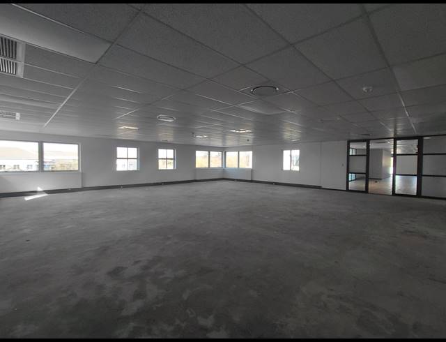 1,014M² OFFICE TO LET IN BRYANSTON